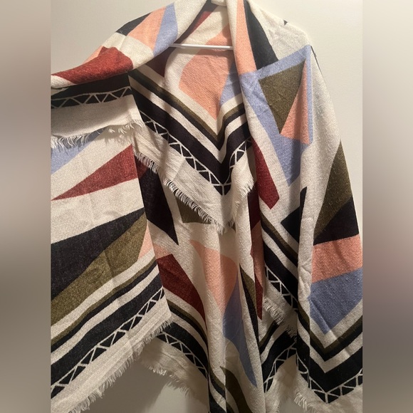 Abstract shawl poncho / scarf - Picture 3 of 3